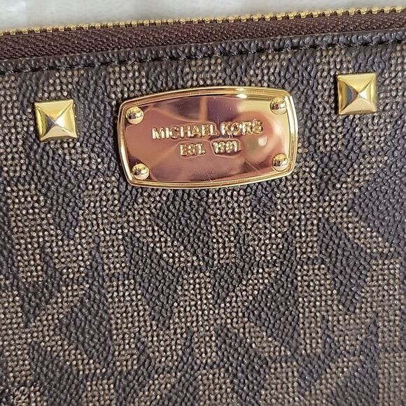Michael Kors Signature Studded Wallet NWOT - Picture 4 of 8